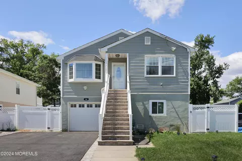 66 Woodland Ave, Keansburg, NJ 07734