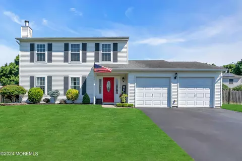 8 Fern Hollow Rd, Howell, NJ 07731