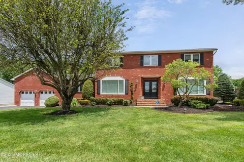 31 Westbrook Dr, Morganville, NJ 07751