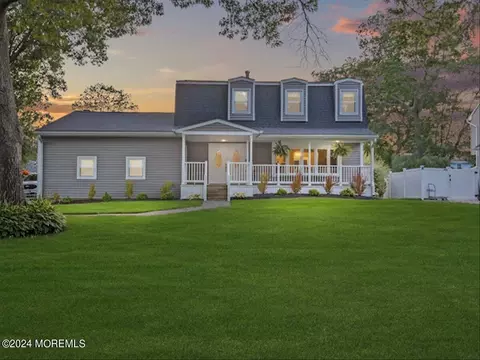 110 Silverwood Ct, Toms River, NJ 08753