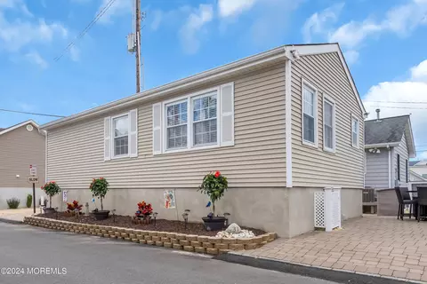 31 E Dune Way, Lavallette, NJ 08735