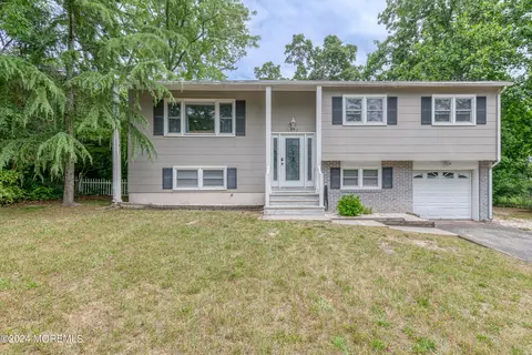 1592 Deer Hollow Dr, Toms River, NJ 08753