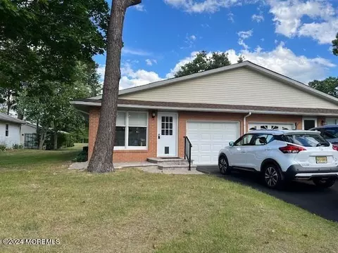 37 Dogwood Rd #4, Manahawkin, NJ 08050