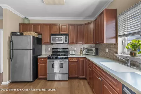 276 Beachway Ave #1, Keansburg, NJ 07734