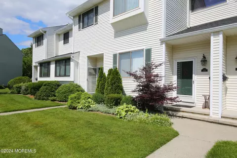 144 Clubhouse Dr, Middletown, NJ 07748
