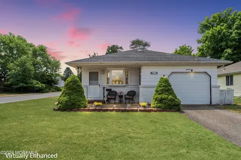 84 Guadeloupe Dr, Toms River, NJ 08757