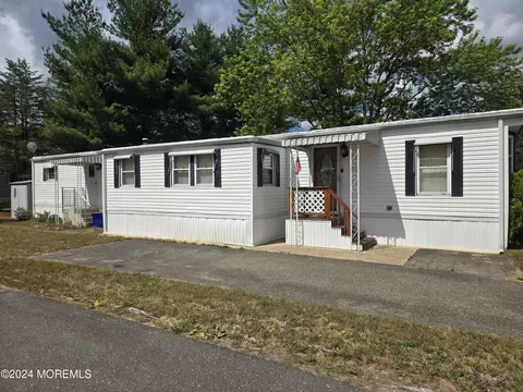 25 Eagle Dr, Whiting, NJ 08759