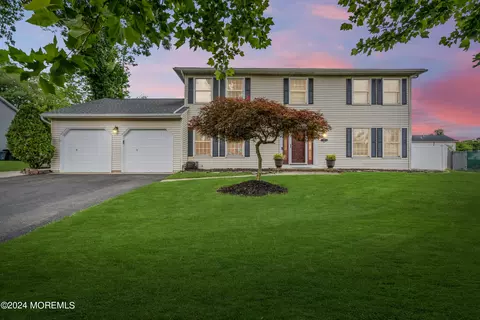 15 Spicy Pond Rd, Howell, NJ 07731