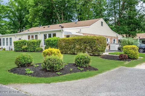 6 Chestnut St #A, Toms River, NJ 08757