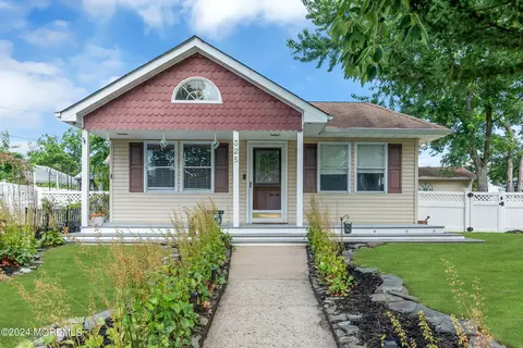 325 21st Ave, Brick, NJ 08724