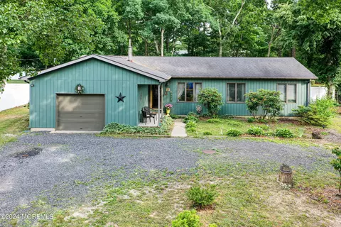69 Manchester Ave, Forked River, NJ 08731