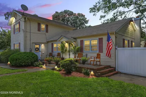 26 Locust Ave, Jackson, NJ 08527
