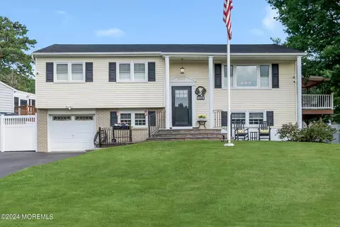 1569 Deer Hollow Dr, Toms River, NJ 08753