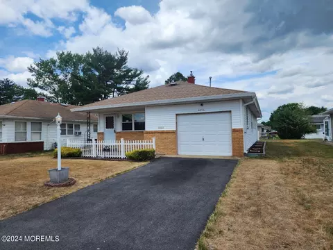 62 Barbuda St, Toms River, NJ 08757