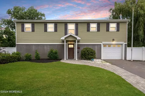 381 Campbell Ave, Belford, NJ 07718