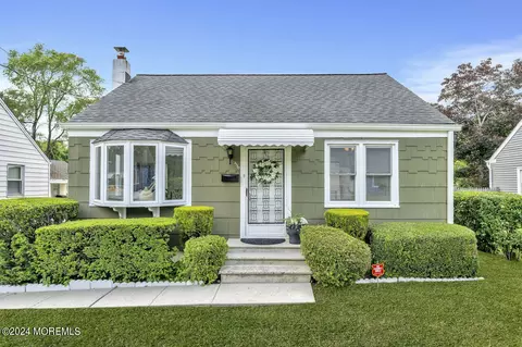 56 William St, Tinton Falls, NJ 07724