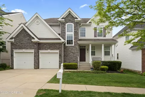 9 Feakes Dr, Atlantic Highlands, NJ 07716