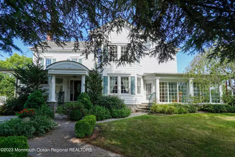 51 Cherry Tree Farm Rd, Middletown, NJ 07748