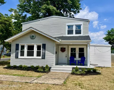 860 Woodmere Dr, Keyport, NJ 07735