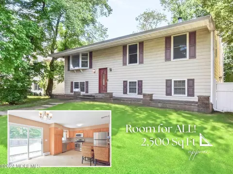 14 Grove St, Middletown, NJ 07748