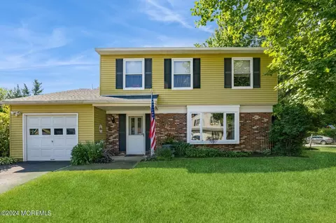 2 Cape Ct, Howell, NJ 07731