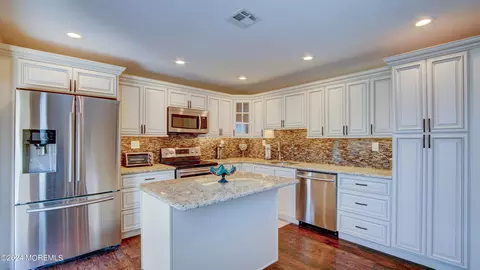 110 Henley Ct #E, Freehold, NJ 07728