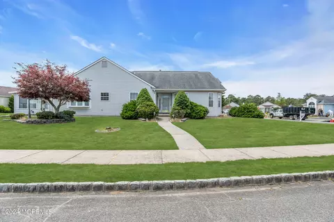6 Colwyn Way, Toms River, NJ 08757