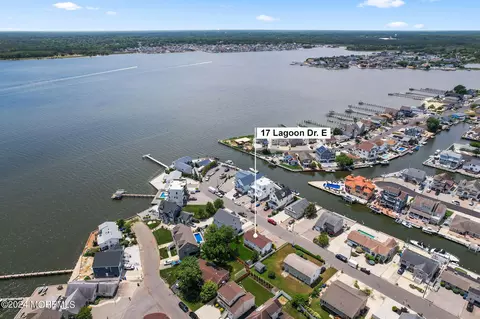 17 Lagoon Dr E, Toms River, NJ 08753