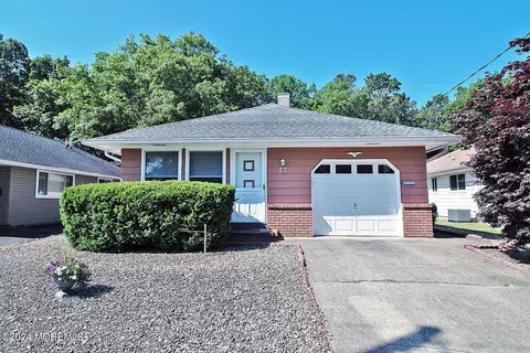 23 Mount Matterhorn Ln, Toms River, NJ 08753