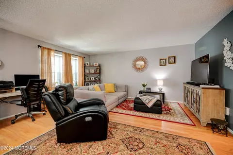 9 Covington Ct, East Brunswick, NJ 08816