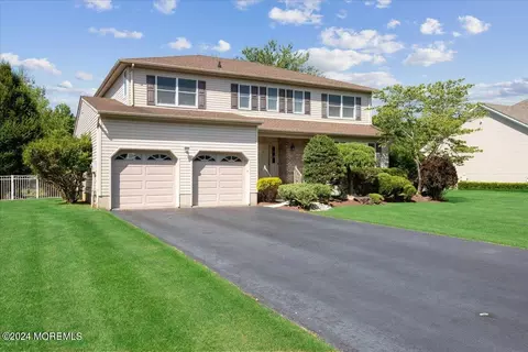 15 Locksley Ln, Manalapan, NJ 07726