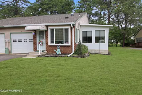 7 Deerfield Dr # B, Whiting, NJ 08759