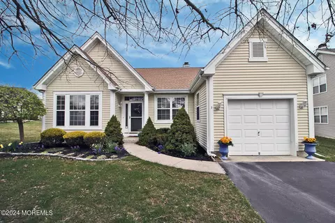 3 Brookview Ct, Barnegat, NJ 08005