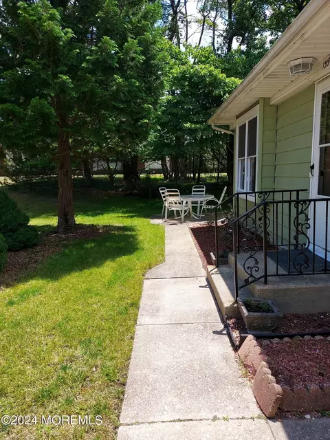 139 Hudson Pkwy # E, Whiting, NJ 08759