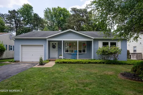 65 Whitmore Dr, Toms River, NJ 08757