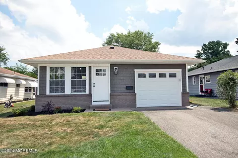 56 Guadeloupe Dr, Toms River, NJ 08757