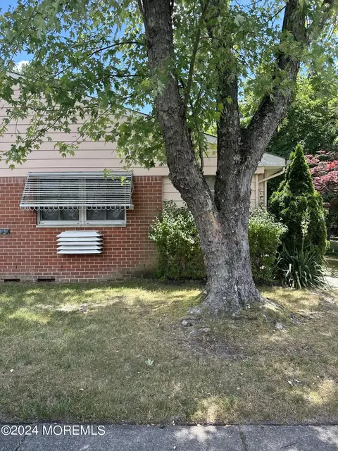 36 Moccasin Dr #B, Whiting, NJ 08759