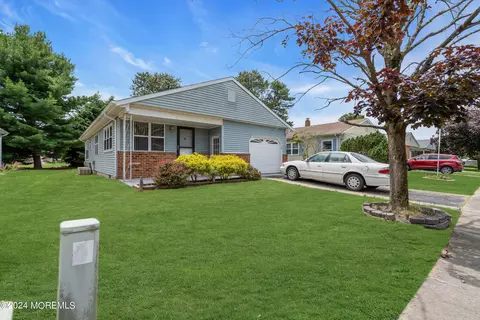 104 Troumaka St, Toms River, NJ 08757