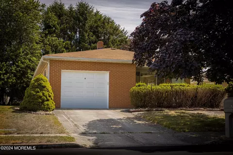 6 Marquis St, Toms River, NJ 08757