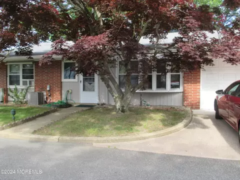 618 Huntington Dr # B, Lakewood, NJ 08701