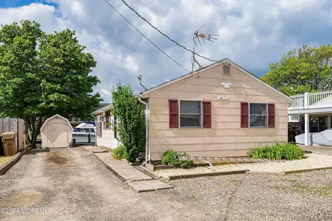 236 Longview Dr, Bayville, NJ 08721