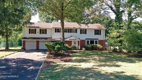 19 Longview Ave, Freehold, NJ 07728