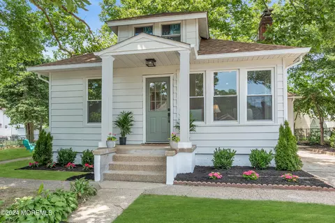 184 Ridge Ave, Belford, NJ 07718