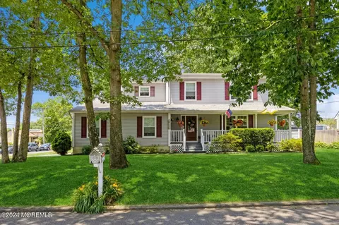 1130 Sylvan Dr, Toms River, NJ 08753