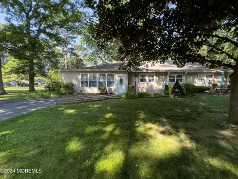 9 A Corey Ln, Jackson, NJ 08527