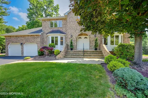 37 Jeanine Ct, Manalapan, NJ 07726