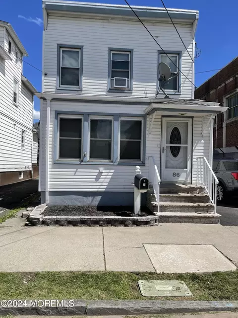 86 Pershing Ave, Carteret, NJ 07008