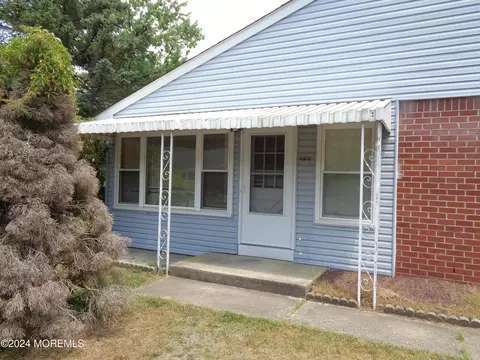 14 A Wintergreen Ln, Whiting, NJ 08759