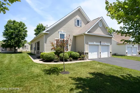32 Fernwood Dr, Ocean, NJ 07712