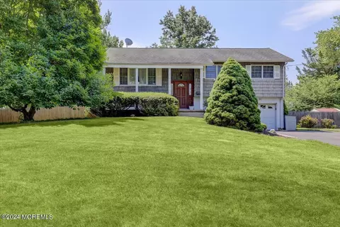 30 Whitehall Way, Manalapan, NJ 07726